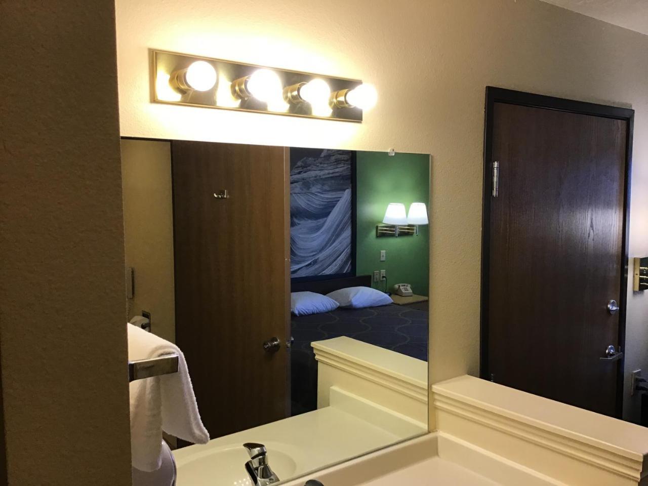 Super 8 By Wyndham Vernal Ut Bagian luar foto